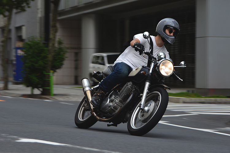 スタイルも中身も一流 Shoei Ex Zeroはストリート映え抜群のおしゃれメットだった Bike Life Lab バイク王