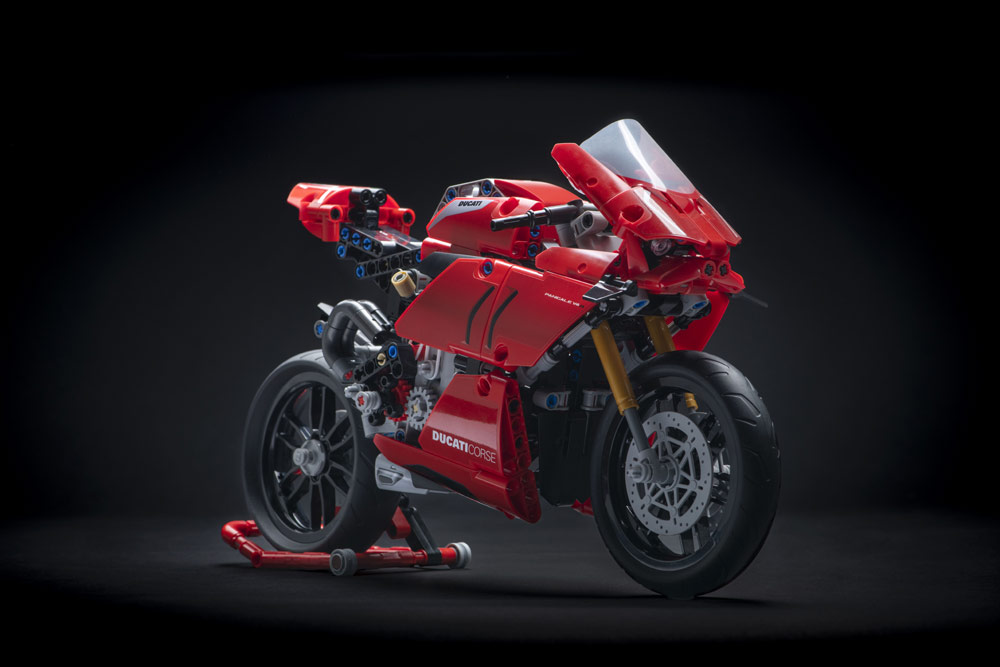 646個のlegoブロックから構成されるパニガーレv4 R Bike Life Lab バイク王