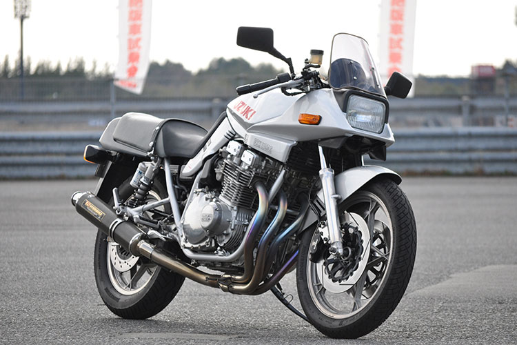 世界に衝撃を与えたデザインで話題沸騰となったGSX1100Sカタナ | Bike Life Lab｜バイク王