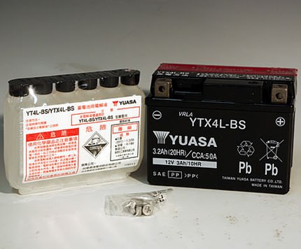 YTX4L-BS（YT4L-BS・YTX4L-BS互換）メンテナンスフリーバッテリー 液入り充電済 台湾ユアサ レッツ4・5（Let's）