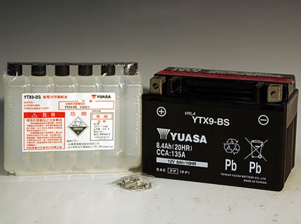 YTX9-BS（YTX9-BS互換）メンテナンスフリーバッテリー 液入り充電済 台湾ユアサ CBR250R（MC17）