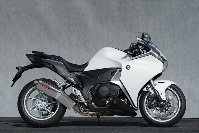 SPEC-A スリップオンマフラー TYPE-SS YAMAMOTO（ヤマモトレーシング） VFR1200F（10年〜国内仕様専用　DCT対応）